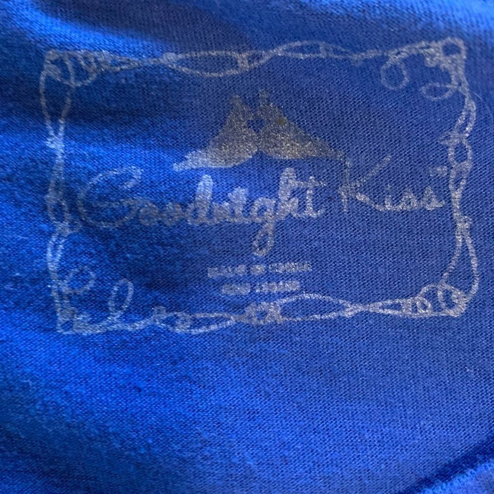 Goodnight kiss blue shirt size 1X fits like L/XL - Picture 4 of 5